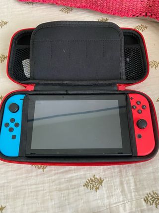 Nintendo Switch Azul y Rojo con accesorios