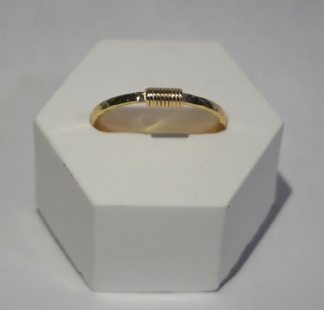 Anel Dourado Espiral