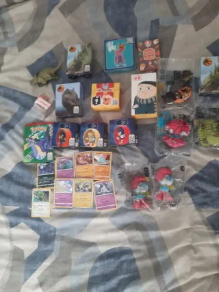 Lote de figuras y cromos
