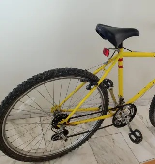 Bicicleta de Montaña Amarilla