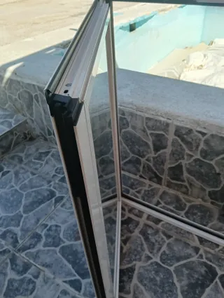 Ventana abatible aluminio blanco
