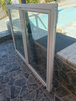 Ventana abatible aluminio blanco