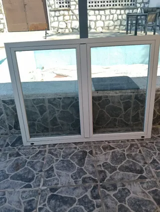 Ventana abatible aluminio blanco