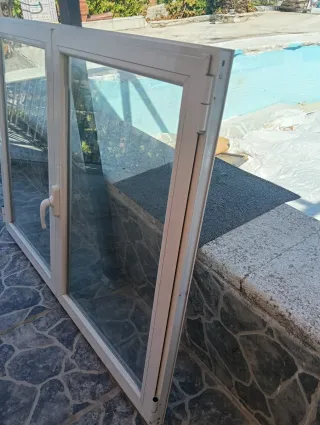 Ventana abatible aluminio blanco