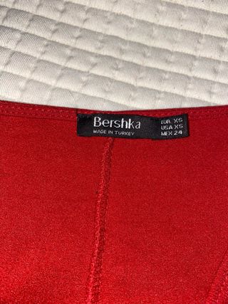 Mono Bershka rojo corto falda pantalón volantes