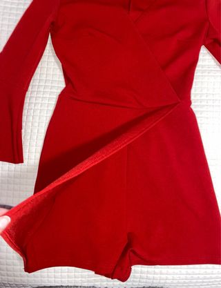 Mono Bershka rojo corto falda pantalón volantes