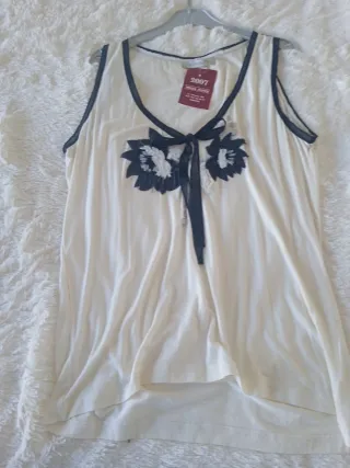 Camiseta M con flores y lazo