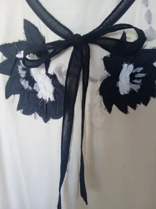 Camiseta M con flores y lazo