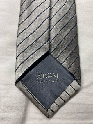 Corbata plata estrecha seda Armani Collezioni