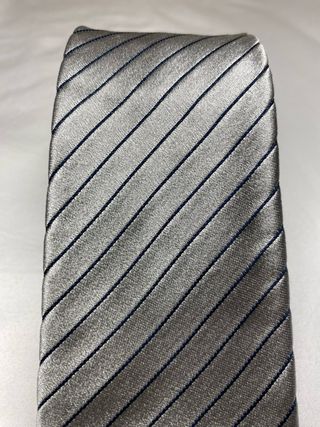 Corbata plata estrecha seda Armani Collezioni