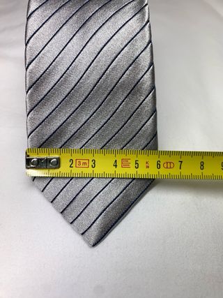 Corbata plata estrecha seda Armani Collezioni