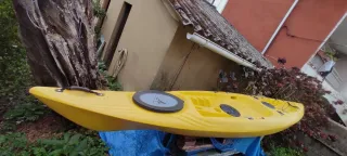 Piragua amarilla en buen estado