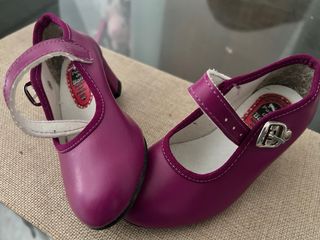 Zapatos de baile morados nuevos