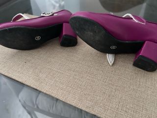 Zapatos de baile morados nuevos