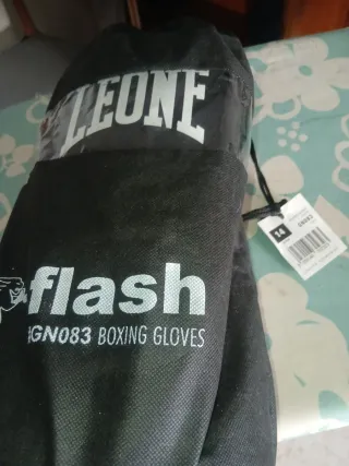 Guantes de Boxeo Leone Flash GN083