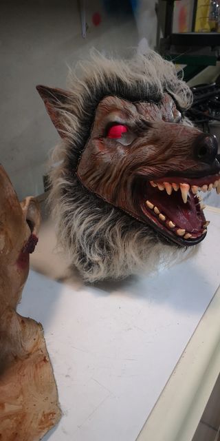 Máscara Halloween Lobo Rojo