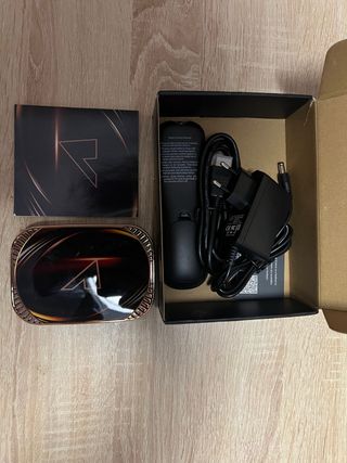 Dispositivo de TV con control remoto