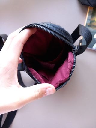 Riñonera Nike Negra sin usar con bolsillos