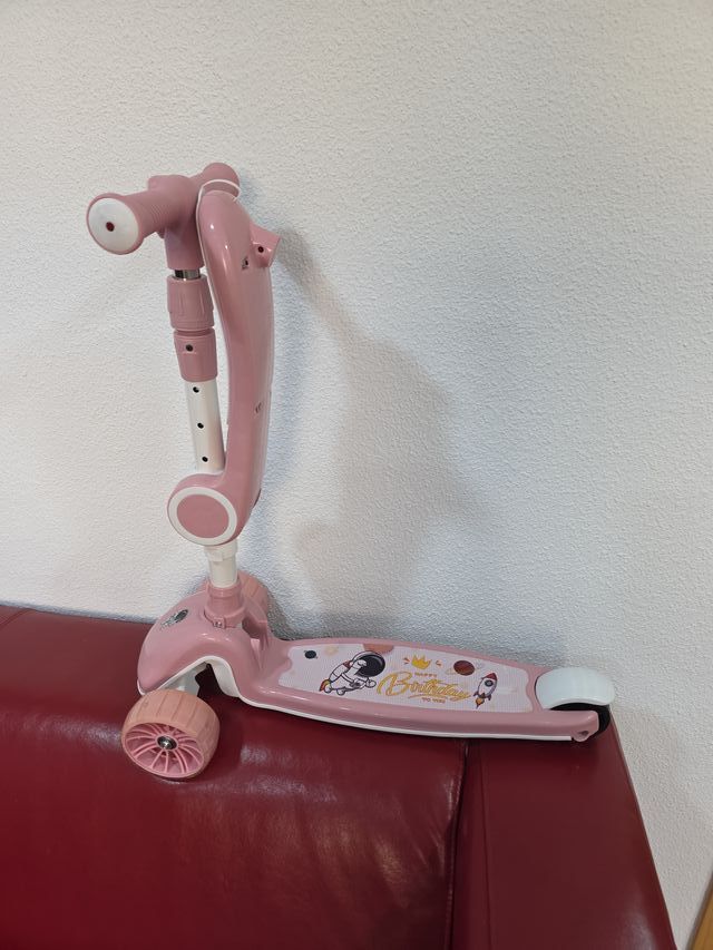 Patinete infantil 3 ruedas con asiento LED