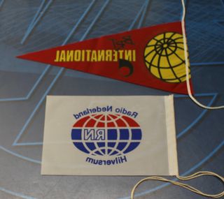 2 Banderines Radio Bruselas + Paises Bajos. Años 80-90.