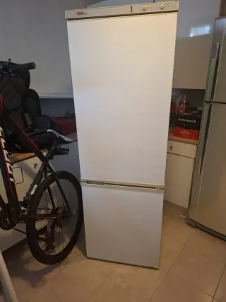 Nevera combi blanca