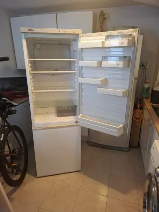 Nevera combi blanca