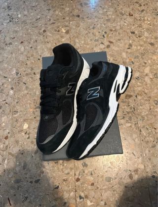 New Balance 2002R Negras