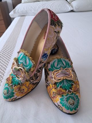 Traje de Fallera bordado floral con manteletas 
