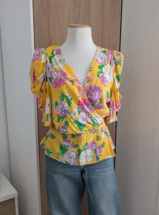 Blusa cruzada estampado flores mangas abullonada