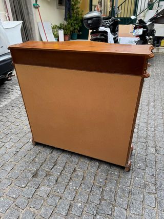 Vitrina de madeira com vidro