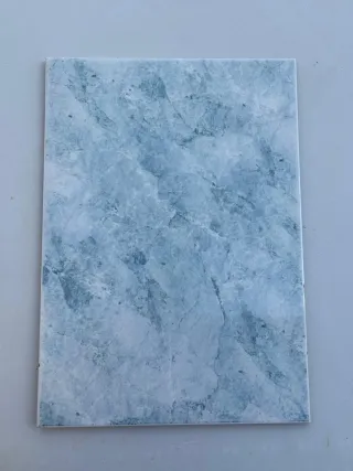 Azulejo azul efecto mármol 31,5 x44