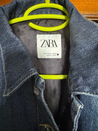 Bomber tejana Zara azul y negra
