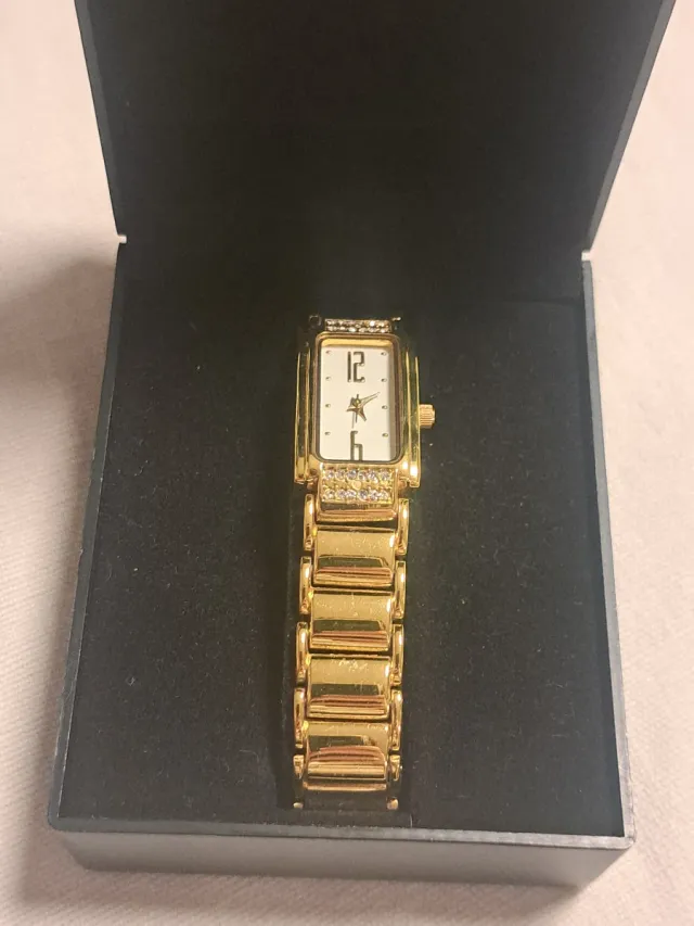 Reloj de señora dorado