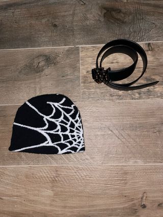 Berretto nero con stampa ragnatela
