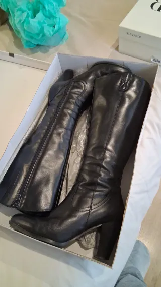 Botas de piel negras altas