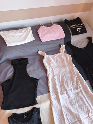 LOTE DE ROPA TALLA S 9 PRENDAS