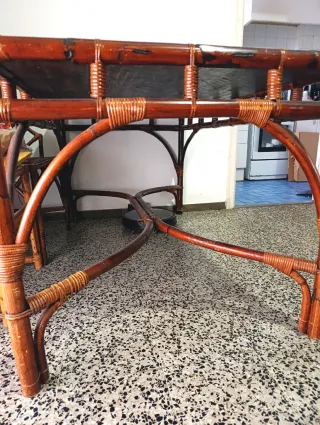 Mesa de centro de bambú y mimbre