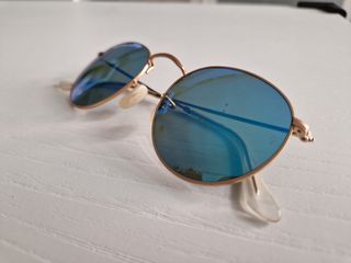 Gafas de sol Ray Ban doradas y azules