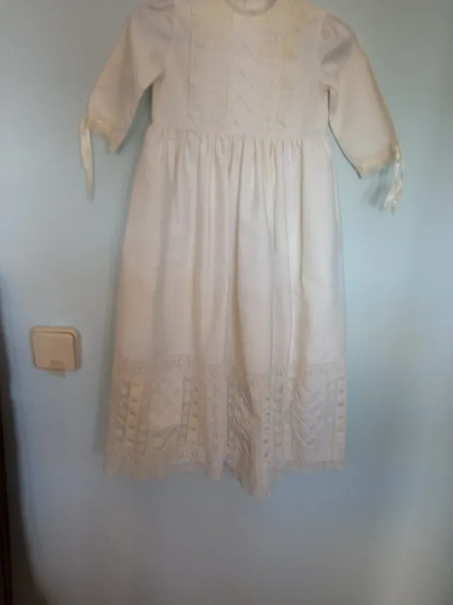 Traje de bautizo blanco con encaje cápita y Gorro