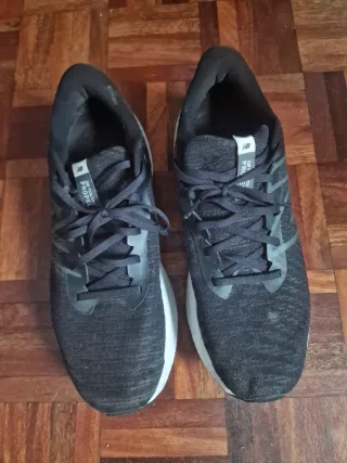 Zapatilla Running New Balance Negra