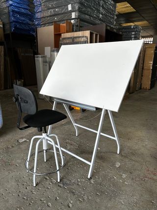 Mesa de dibujo y taburete