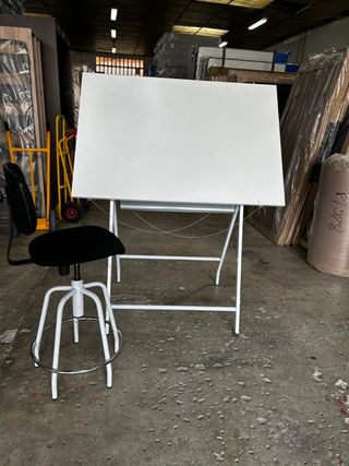 Mesa de dibujo y taburete