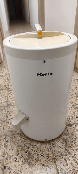 Secadora centrífuga
 Miele WZ268

