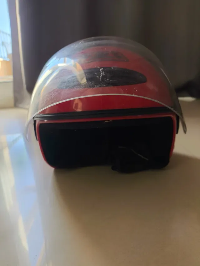 Casco de esquí o para moto. Niña o niño. 