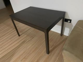 Mesa de comedor madera oscura