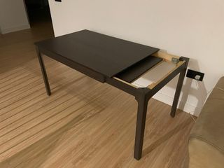 Mesa de comedor madera oscura