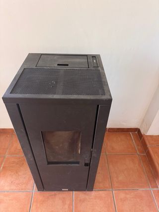 Stufa a pellet nera