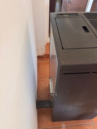 Stufa a pellet nera