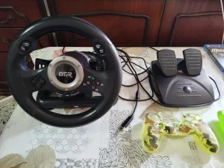 Lote Volante GTR PS4 + Juegos + fundas para Mandos