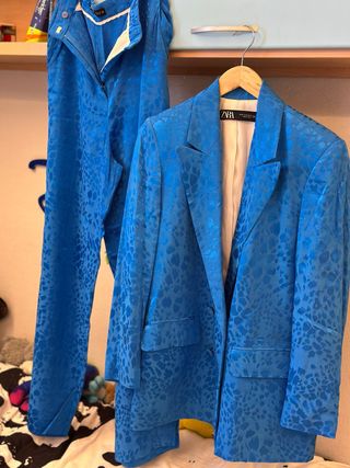 Traje Zara